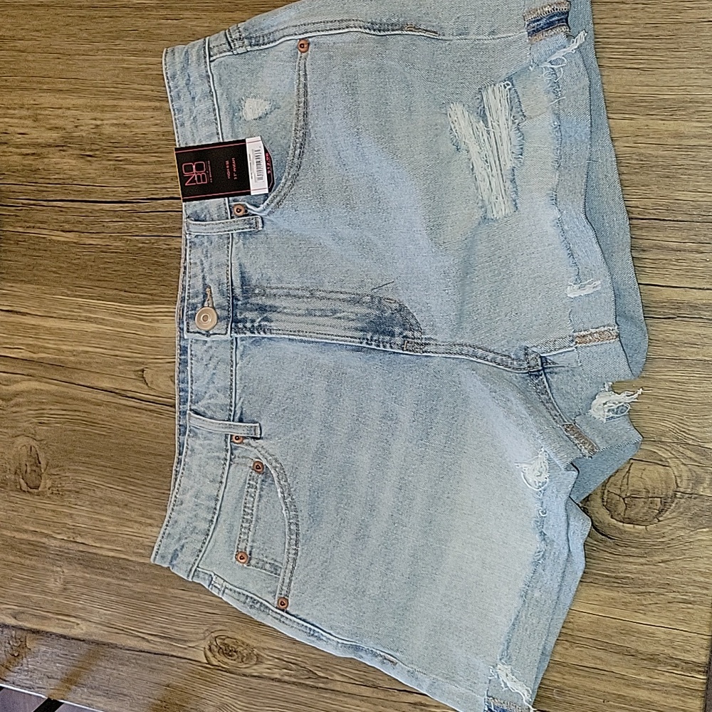 SIZE 11 NO BOUNDARIES SHORTS